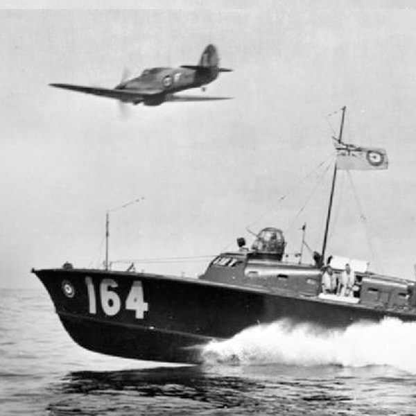 Hubert Scott-Paine with Miss Britain III, Southampton water